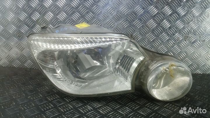 Фара правая Skoda Yeti