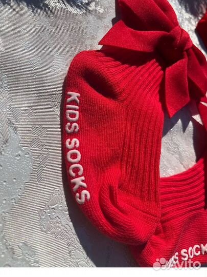 Шапочки и носочки для девочки, новое