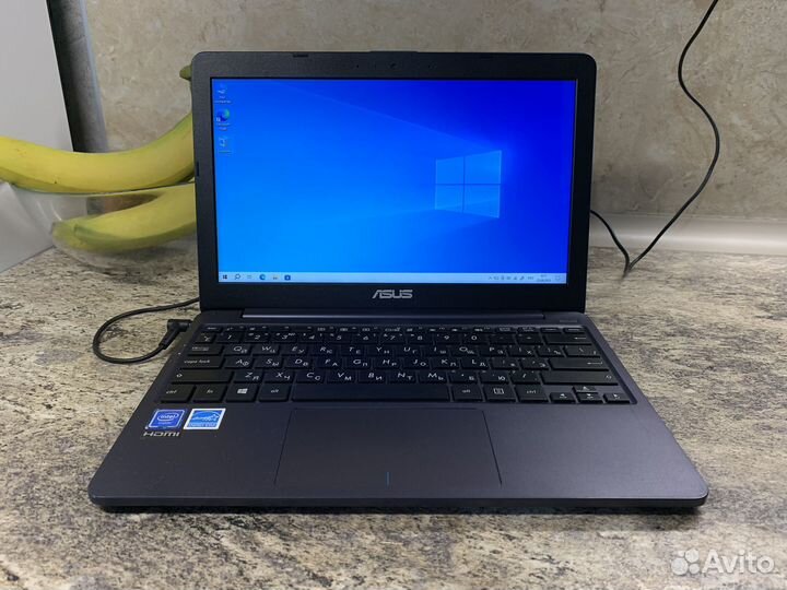Asus E203M