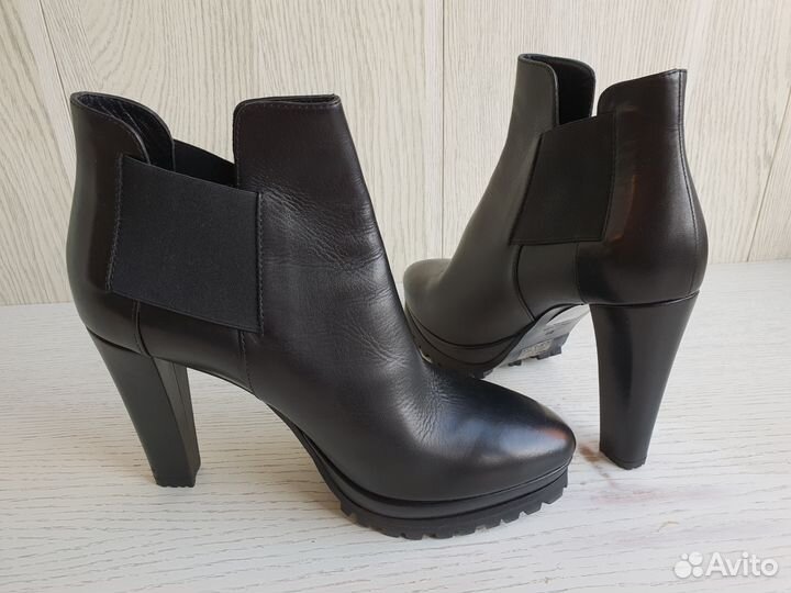 Демисезонные кожаные ботильоны, новые (40 р-р)