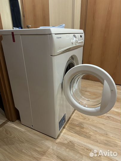 Стиральная машина Electrolux EWS 1046