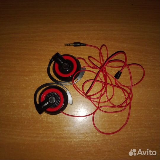 Наушники (проводные,накладные)