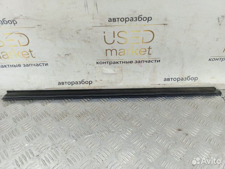 Уплотнитель стекла двери передний правый Fiat