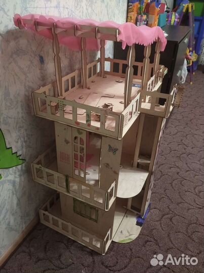 Кукольный домик с мебелью