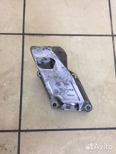 Кронштейн двигателя АКПП BMW 7-Series E65 E66