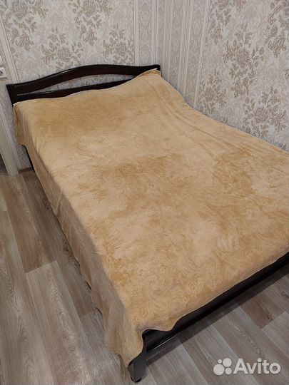 Кровать двухспальная с матрасом бу 140 200