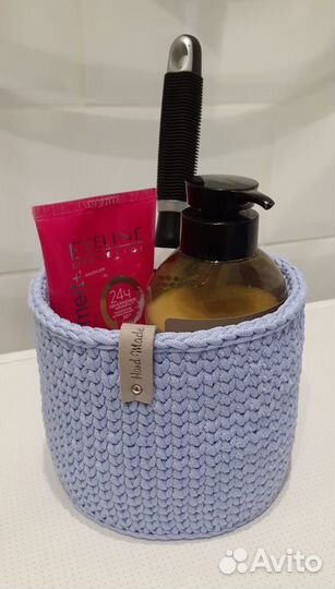 Вязаная корзинка интерьерная
