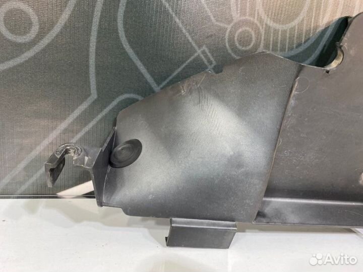 Воздуховод радиатора передний левый Volkswagen