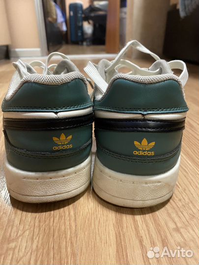 Кроссовки adidas