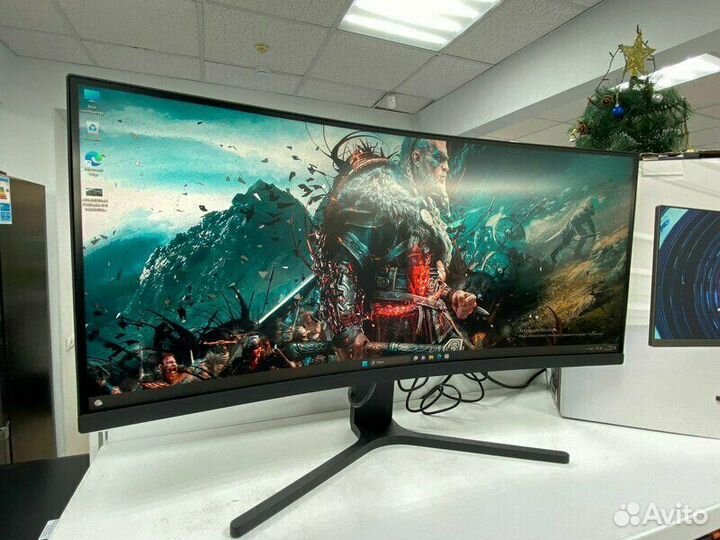 Изогнутый игровой монитор 30