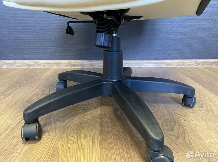 Кресло для офиса новое