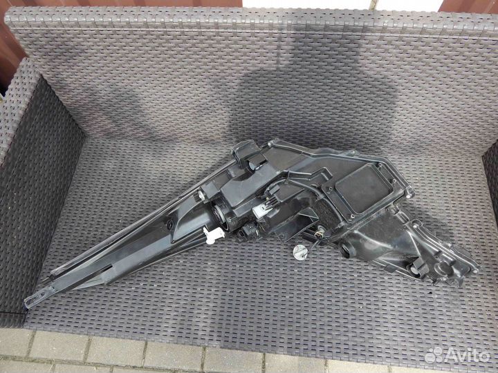 Фара правая Toyota C-HR 1 поколение (2016-2019)