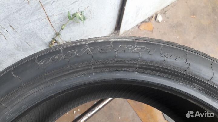 Pirelli P Zero 295/35 R21