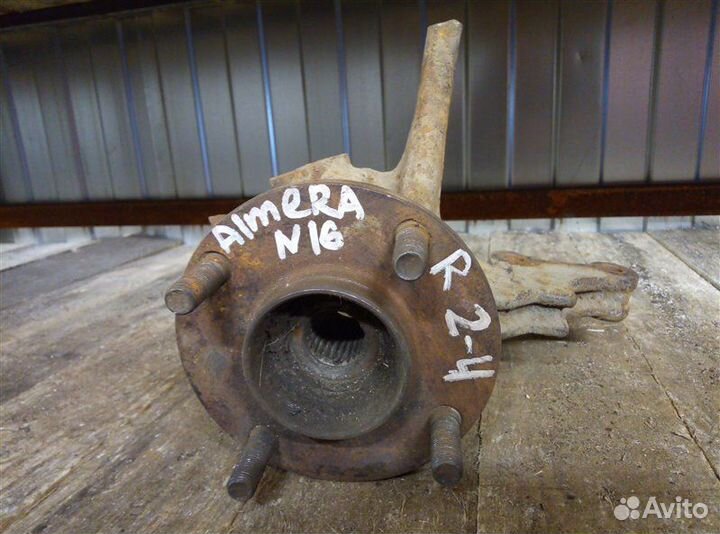 Кулак (цапфа) передний правый Nissan Almera N16