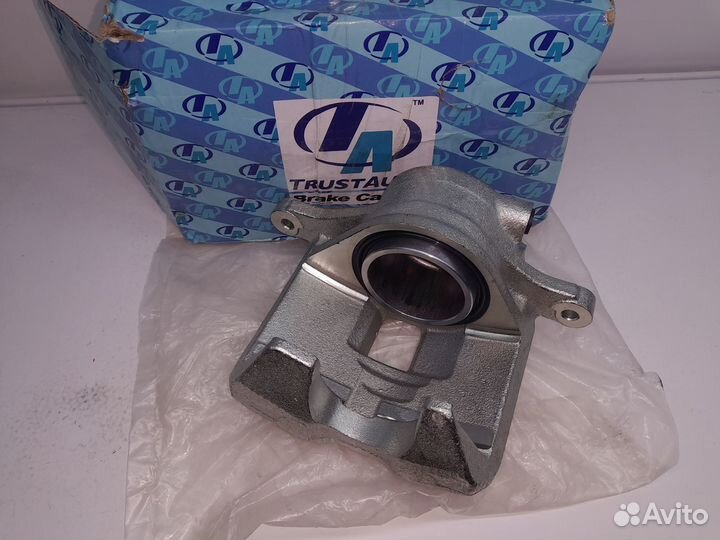 Toyota Hiace Суппорт передний левый Новый