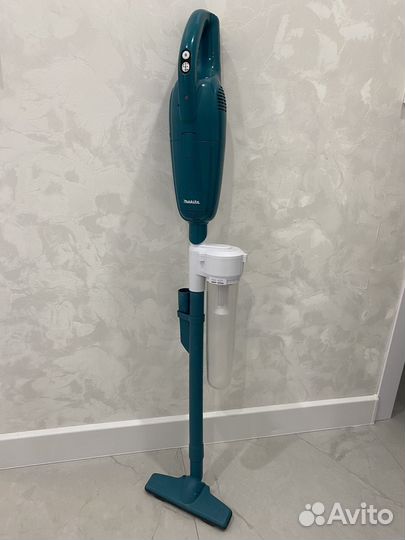 Вертикальный безпроводной пылесос Makita