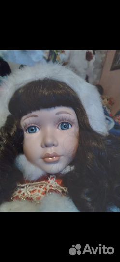 Кукла фарфоровая