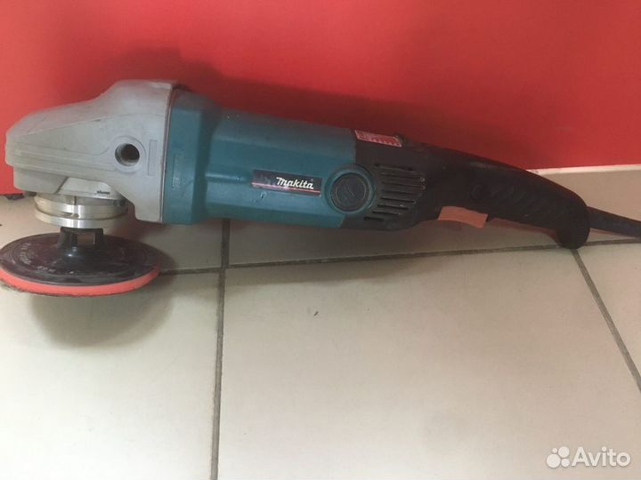 Полировальная машина Makita SA7000C