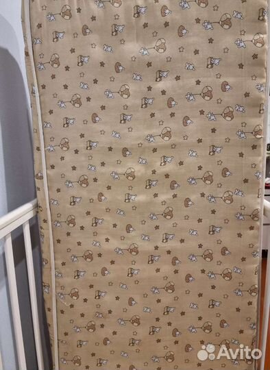 Детская кроватка с маятником и ящиком