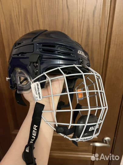 Хоккейный шлем