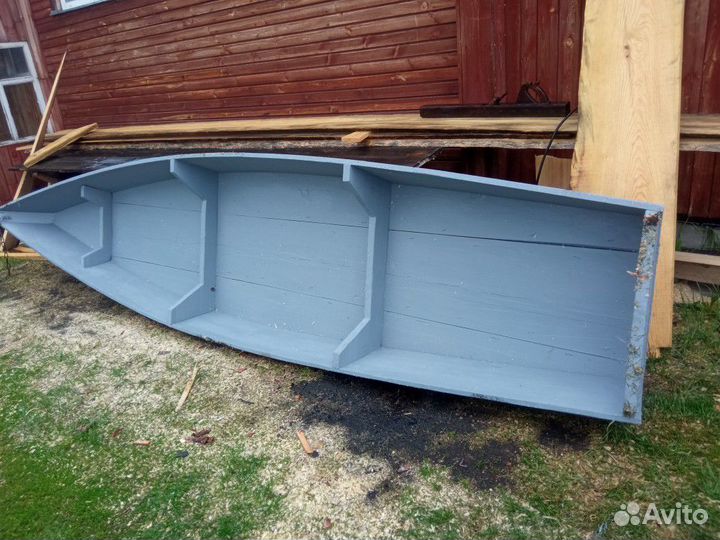 Лодка деревянная