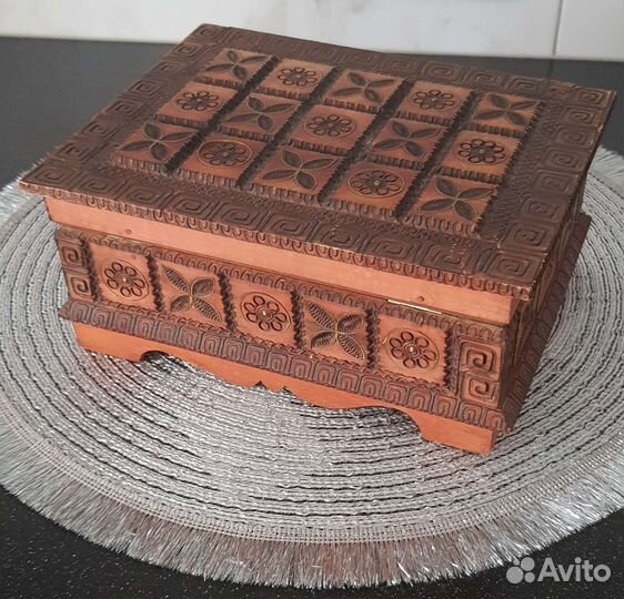 Деревянная шкатулка. Ключница