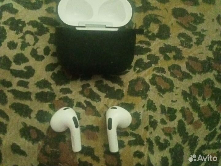 Беспроводные наушники apple airpods