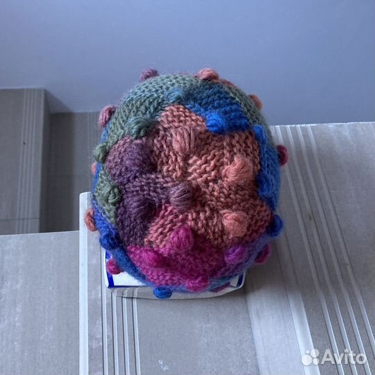 Дизайнерская вязаная шапка