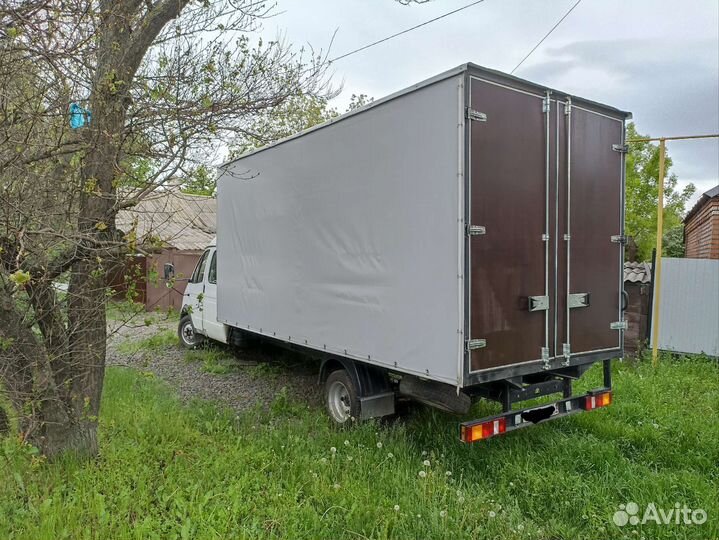 Водитель с личной газелью