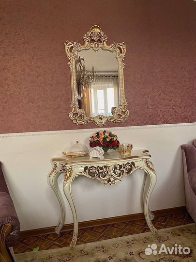 Консоль с зеркалом