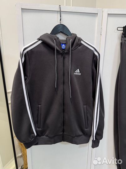 Костюм Adidas спортивный