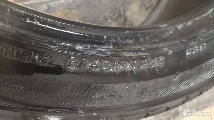 Bridgestone Potenza S001 235/45 R19