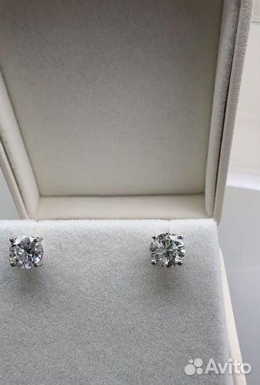 Пусеты с выращенным бриллиантом по 1 карату каждый