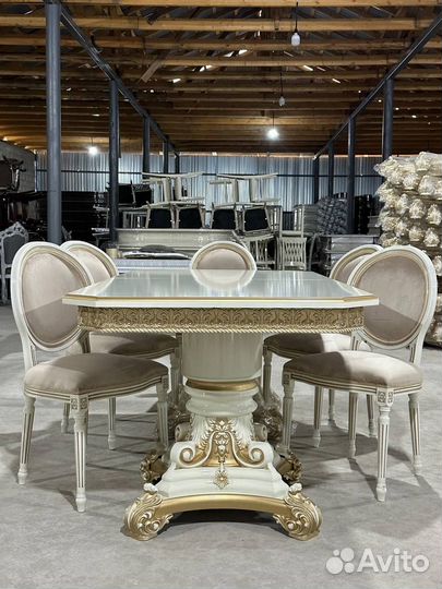 Стол обеденный. В наличии