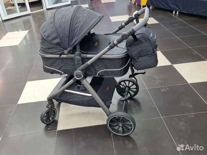 Коляска LuxMom v 8