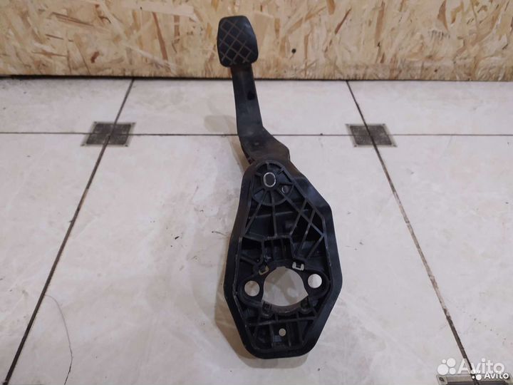 Педаль сцепления Skoda Rapid