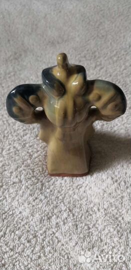 Моголия 1988 г. Статуэтка фарфоровая