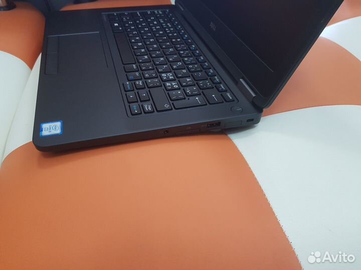 Ноутбук Dell 5270 i5-6300\8Gb\256ssd\HD