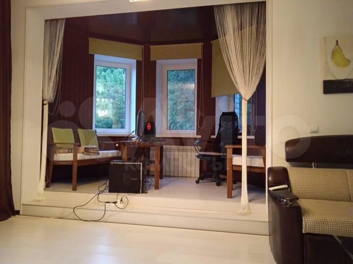 3-к. квартира, 95 м², 1/4 эт.