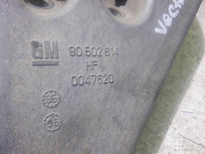 Кронштейн генератора Опель Вектра Б