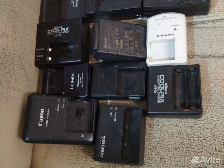 Разные зарядные устройства для фотоаппарата