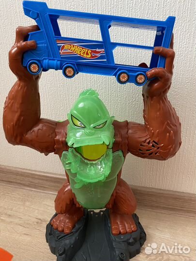 Трек хот вилс hot wheels атака бешеной гориллы