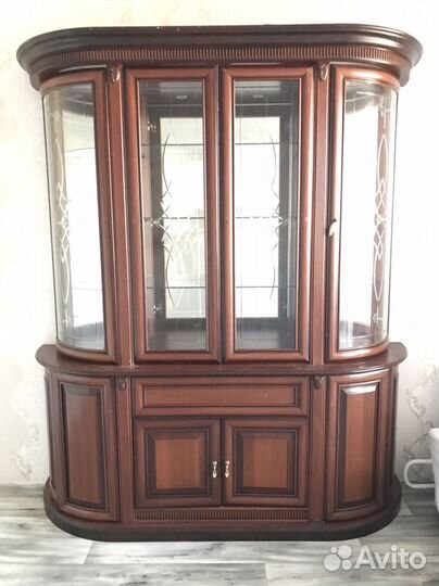 Шкаф сервант