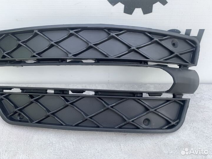 Решетка переднего бампера Mercedes A2048851353