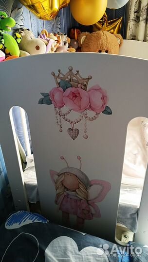 Детская кроватка с маятником и ящиком