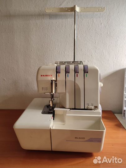 Швейная машина оверлок