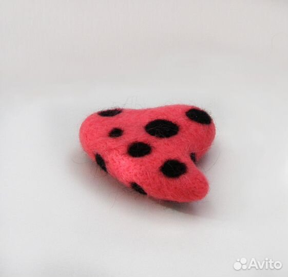Сердечко валяное с пятнышками