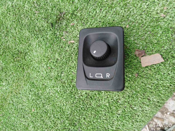 Блок регулировки зеркал Chevrolet Niva