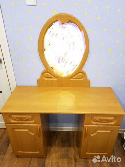 Туалетный столик, трюмо, трельяж