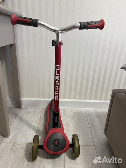 Самокат трехколесный бу со светящимися колёсами